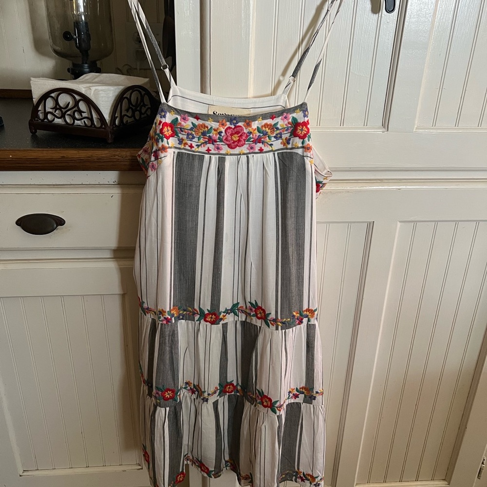 Embroidered Savannah Jane spaghetti strap summer dress.  Size small. Fits a 4-8.